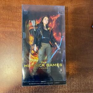 THE HUNGER GAMES - Katniss Doll - Barbie Collector - Black Label - New in Box!